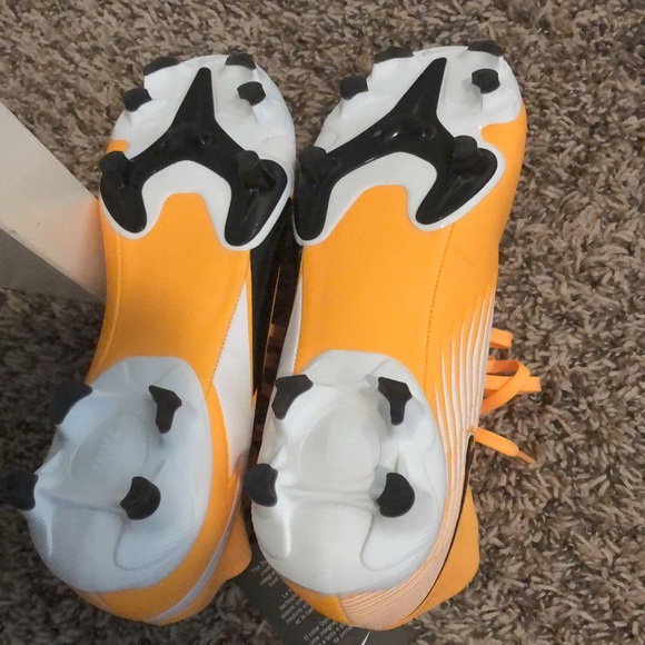 nike cleats - Picture 2 of 2